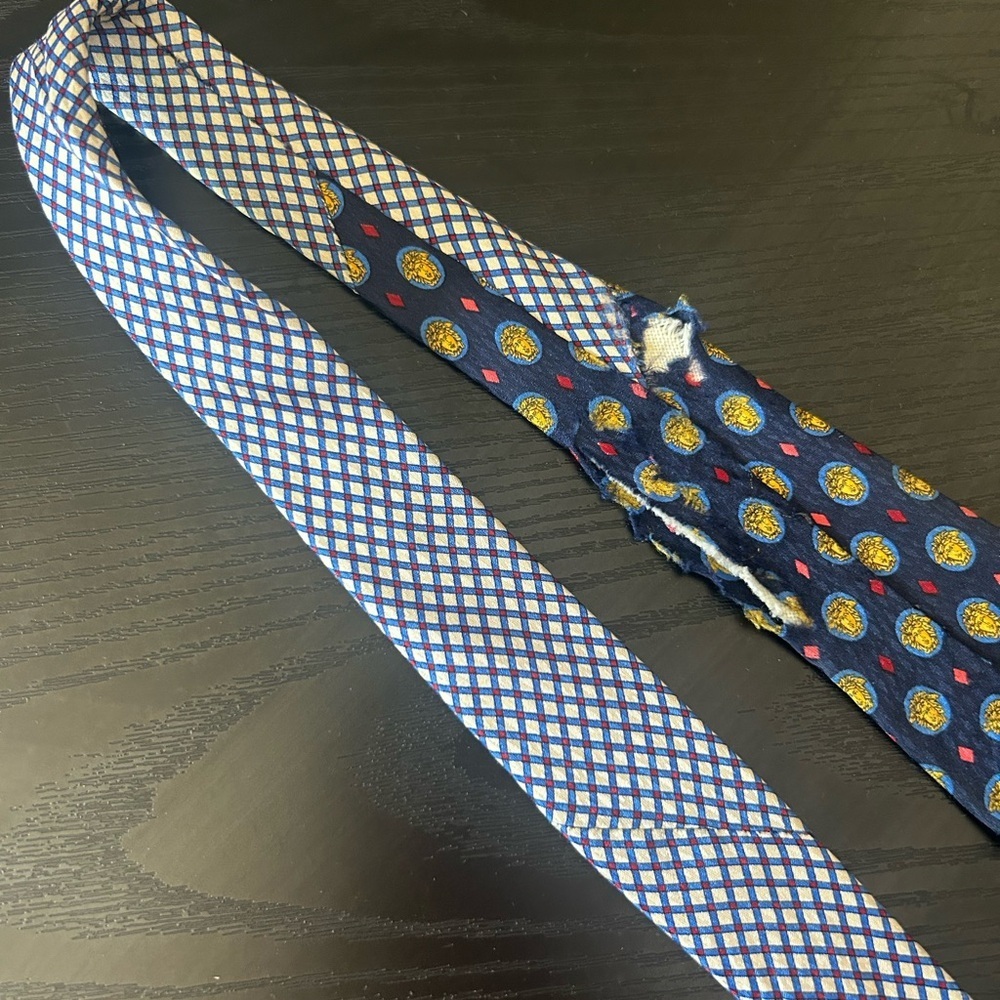 Gianni Versace Silk Tie – Vintage Medusa Print, Made in Italy - Picture 4 of 5